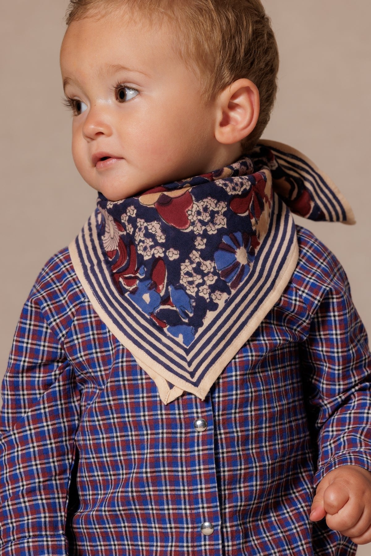 Petit foulard fleuri en coton Manika – September Indigo – Apaches Collections – vue 4
