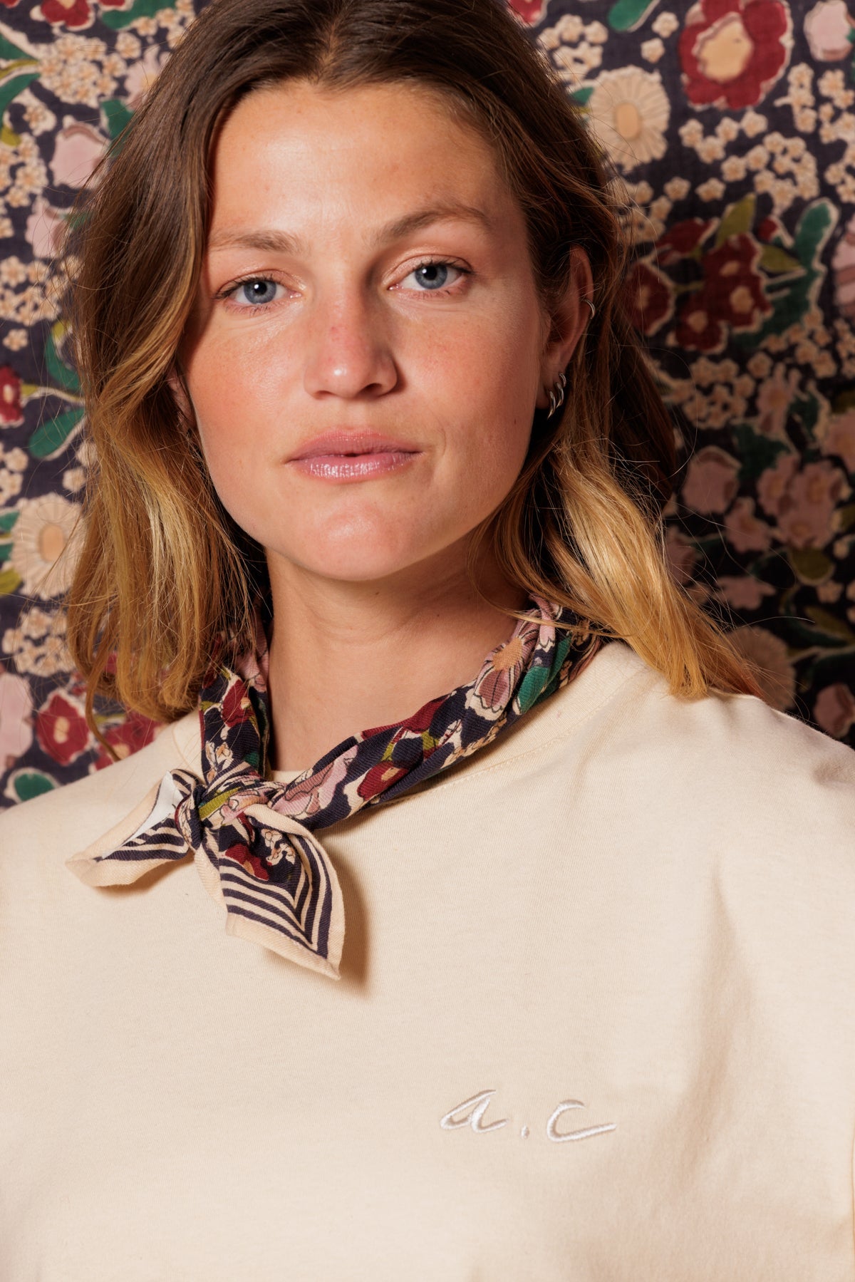 Petit foulard fleuri en coton Manika – September Taffeta – Apaches Collections – vue 4