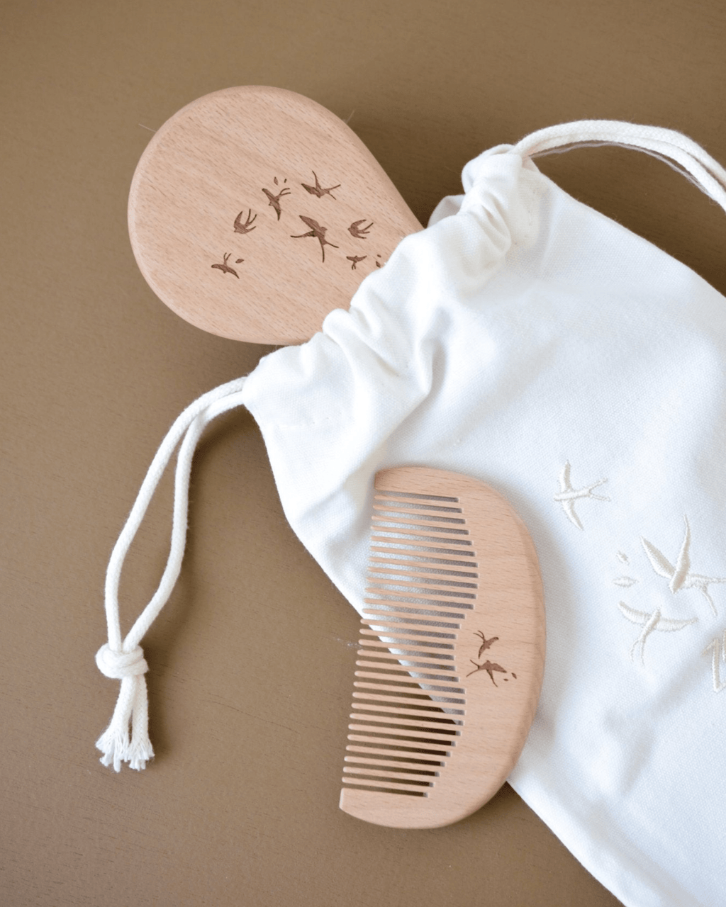 Brosse et peigne en bois bébé hirondelles - zakuw