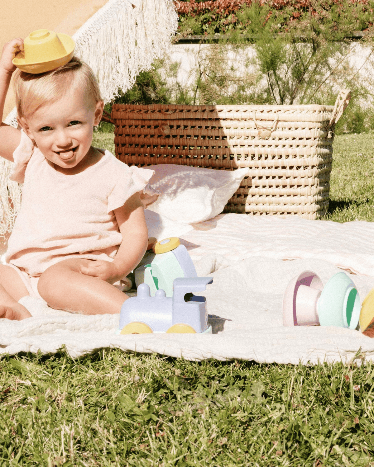 Coffret jouets d'eveil en plastique recyclé - le jouet simple.