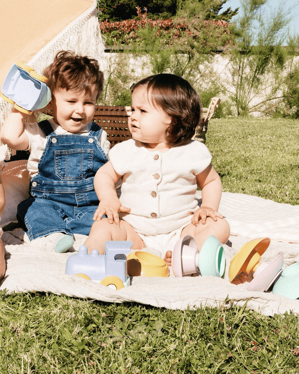 Coffret jouets d'eveil en plastique recyclé - le jouet simple.