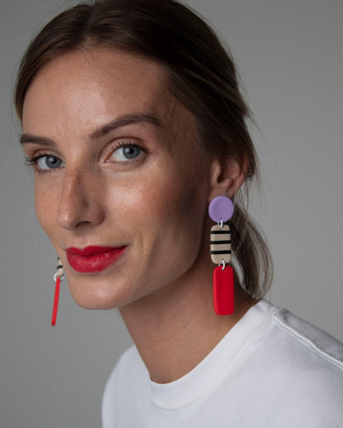 Boucles d’oreilles graphiques rouges et violettes-Delarosa Studio-