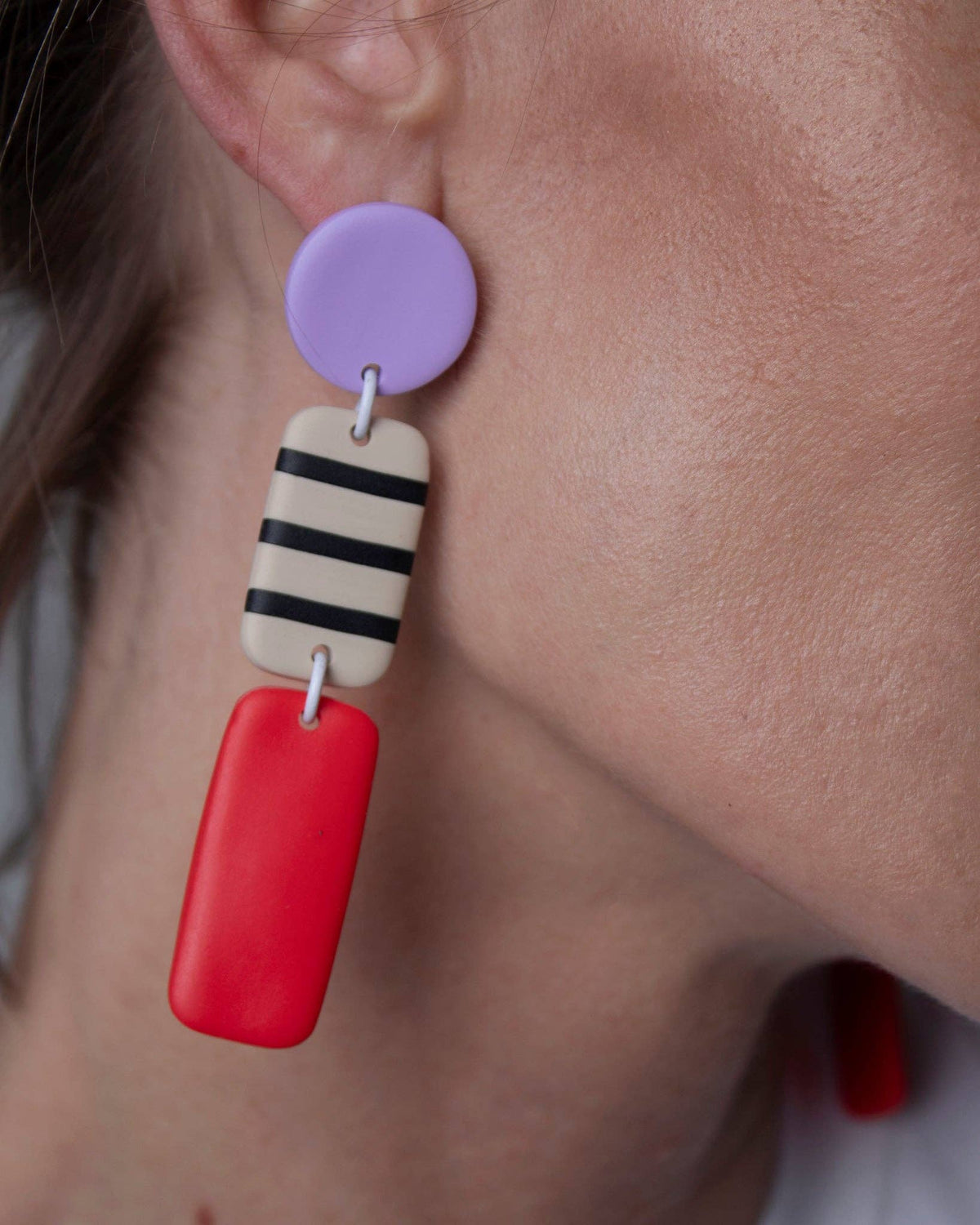 Boucles d’oreilles graphiques rouges et violettes-Delarosa Studio-