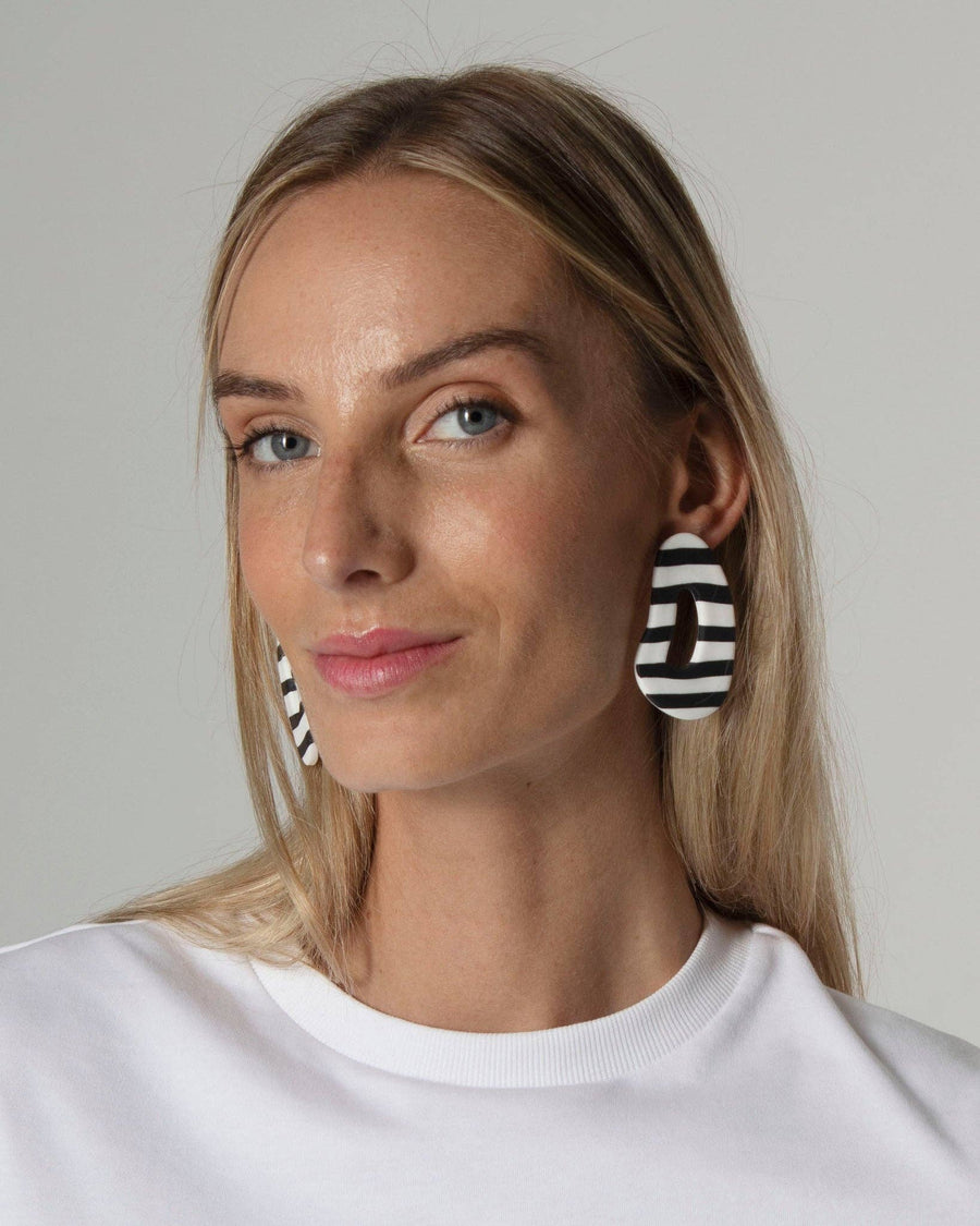 Boucles d’oreilles rayées noir et écru
