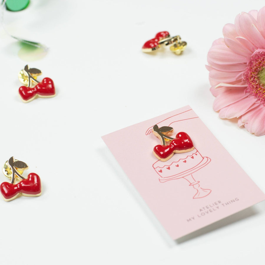 Pin's en laiton "Belles de mai"