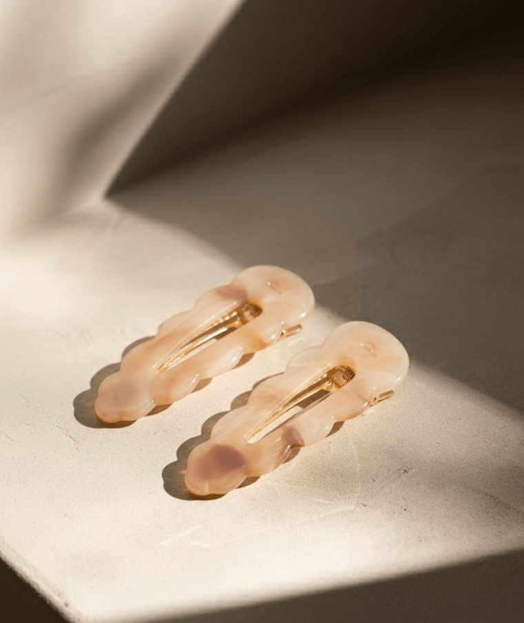 Paire de grandes barrettes Signature Montmartre – Peignée Paris – vue 4