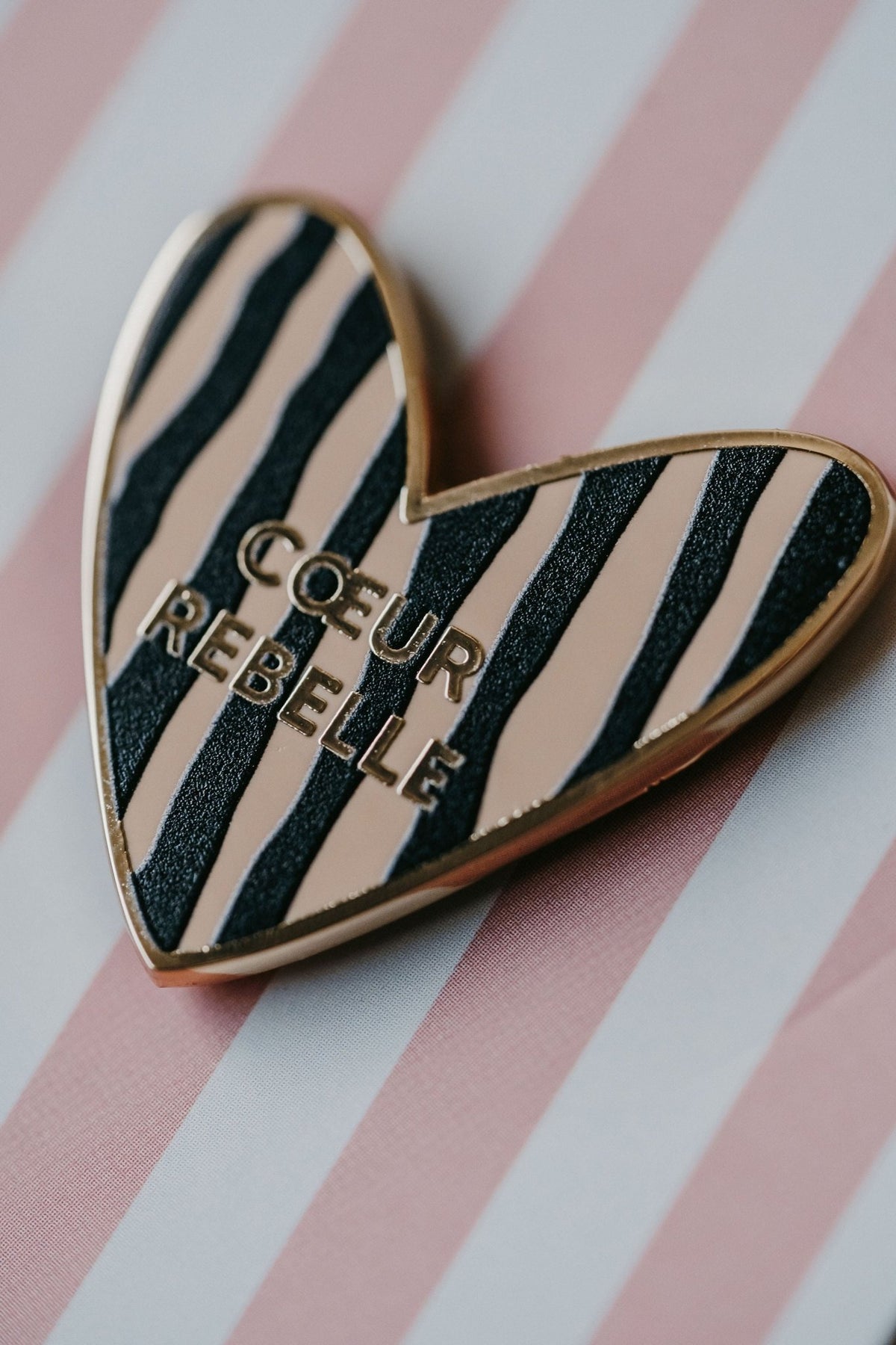 Pin's coeur "Rebelle" - Zakuw
