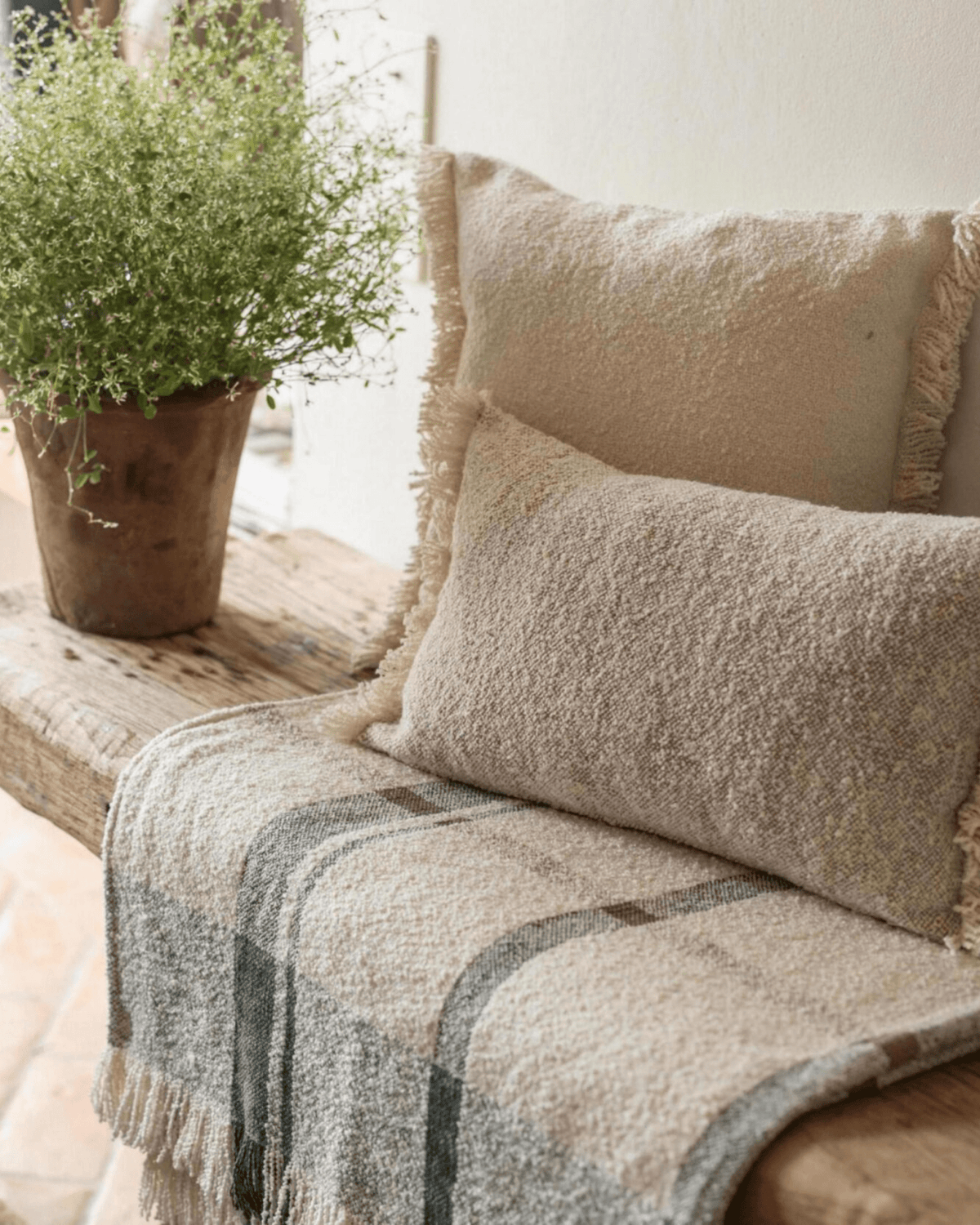 Plaid cocooning beige à rayures vertes - Vivaraise