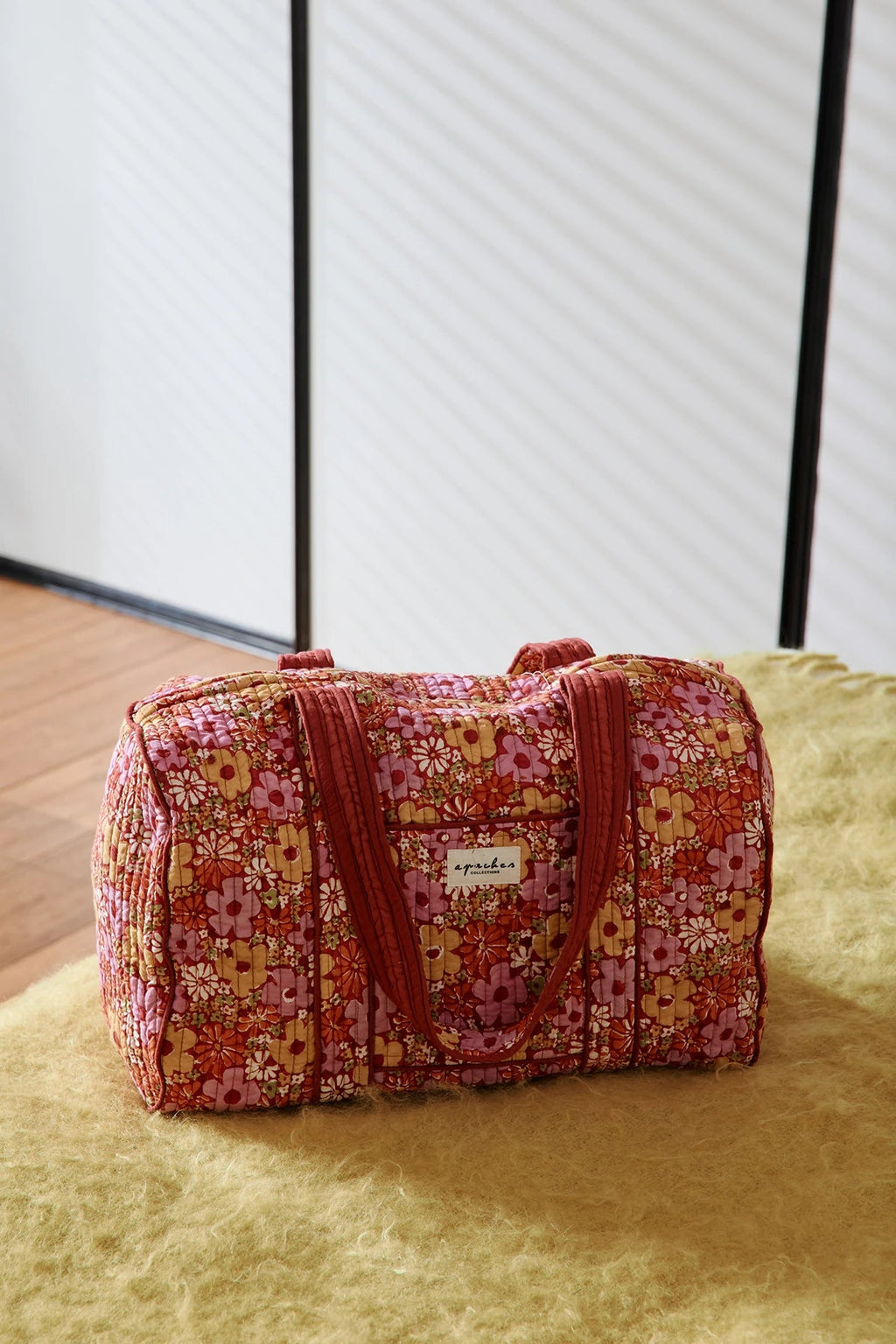 Sac polochon week-end matelassé en coton imprimé fleuri Janie Dahlia, Apaches Collections - vue 2