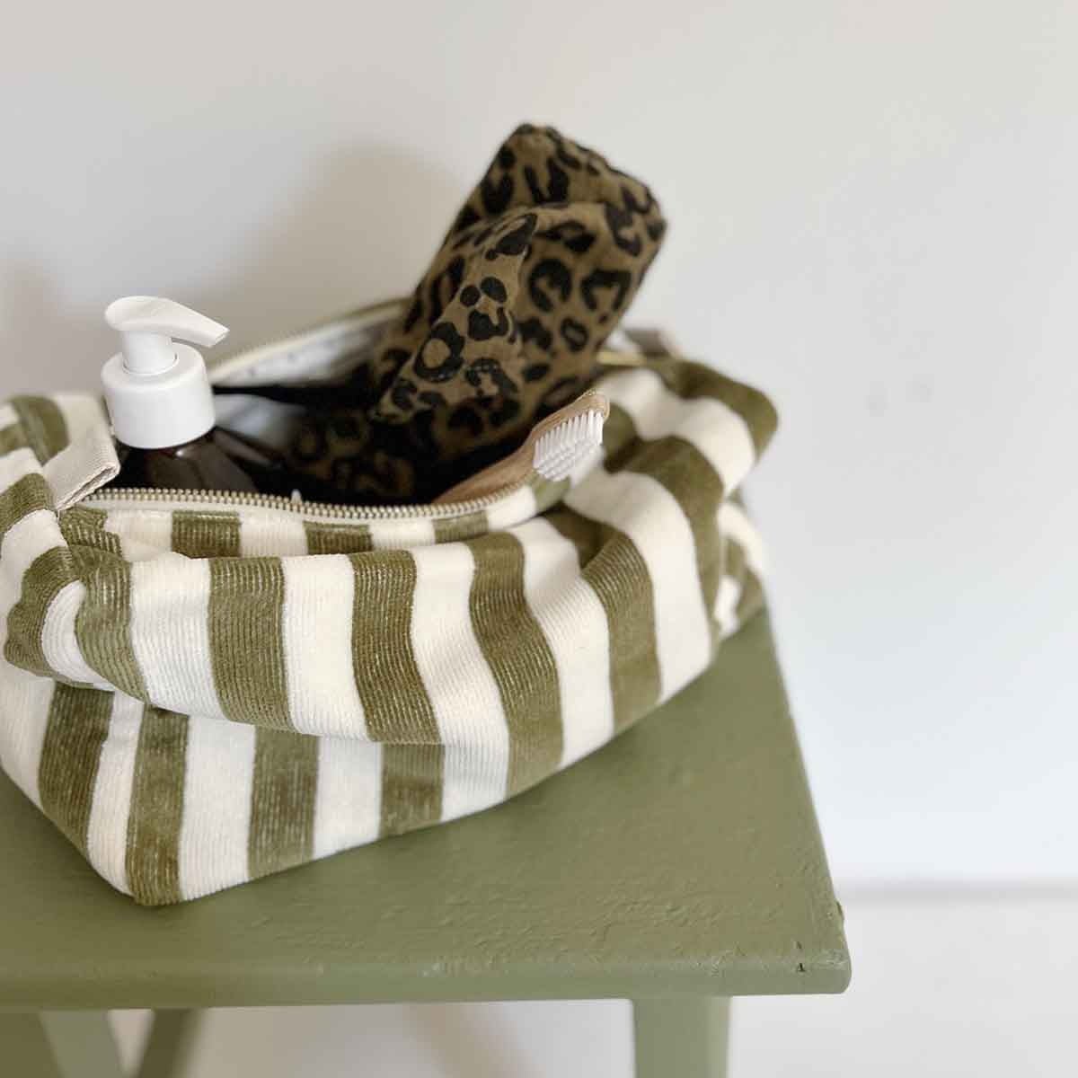 Trousse de toilette enfant en éponge kaki - Rose in April