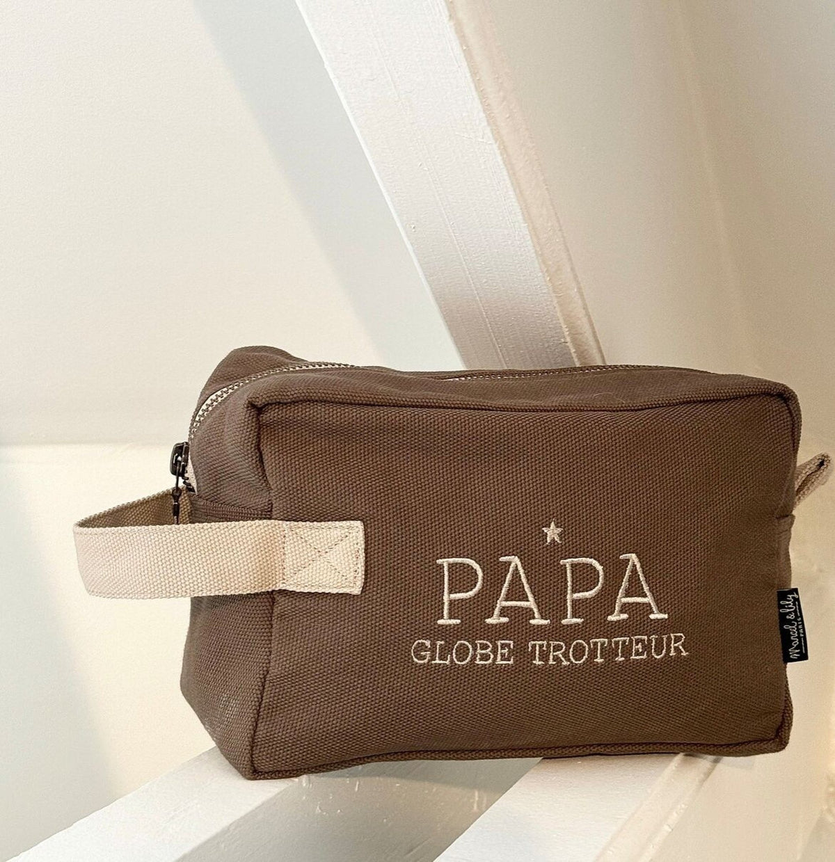 Trousse de toilette homme brodée papa globe trotteur - marcel et lily